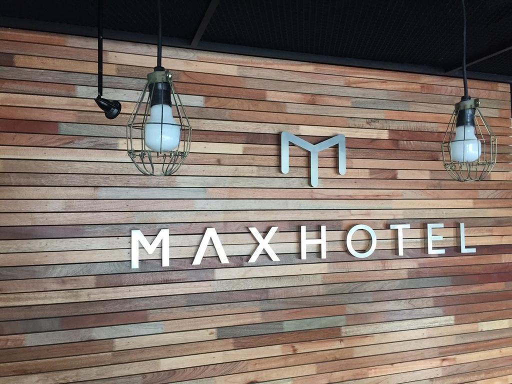 Max Hotel Субанг-Джая Экстерьер фото
