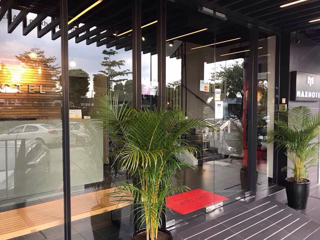 Max Hotel Субанг-Джая Экстерьер фото