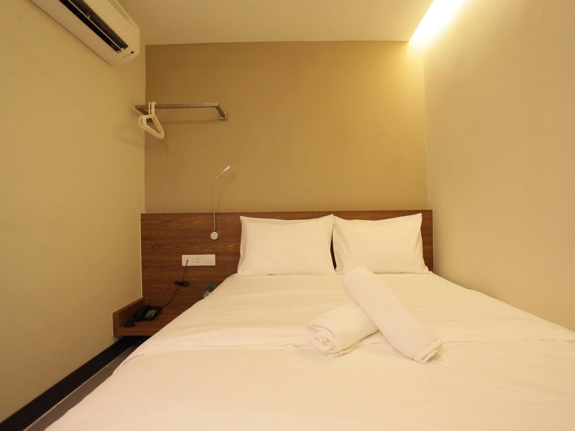 Max Hotel Субанг-Джая Экстерьер фото